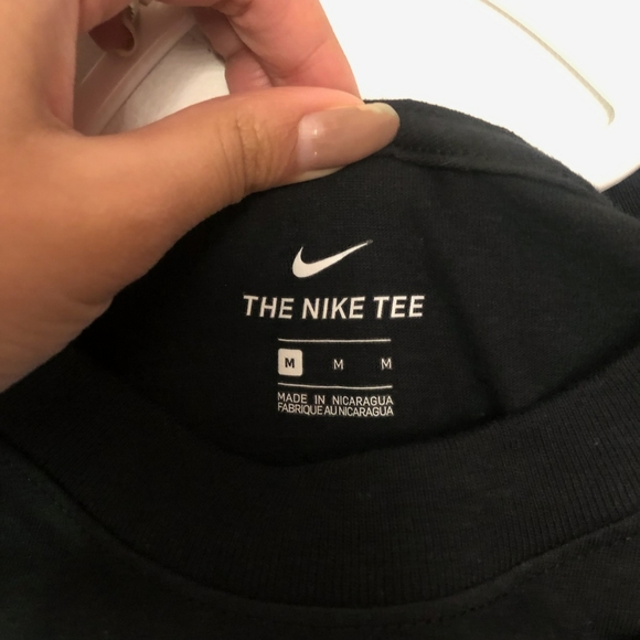 Nike swoosh Tee - Picture 3 of 3